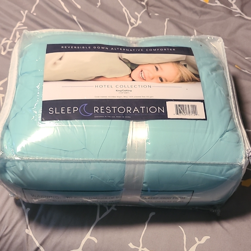 NWT Hotel Collection Reversible King Comforter/ Down Alternative Duvet - Picture 2 of 6
